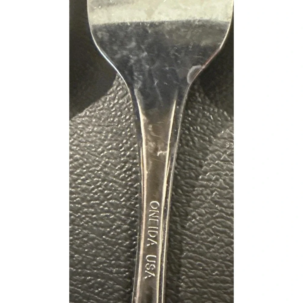 Oneida Deluxe Strathmore Stainless Steel Dinner Knife Knives Set Of 7 USA